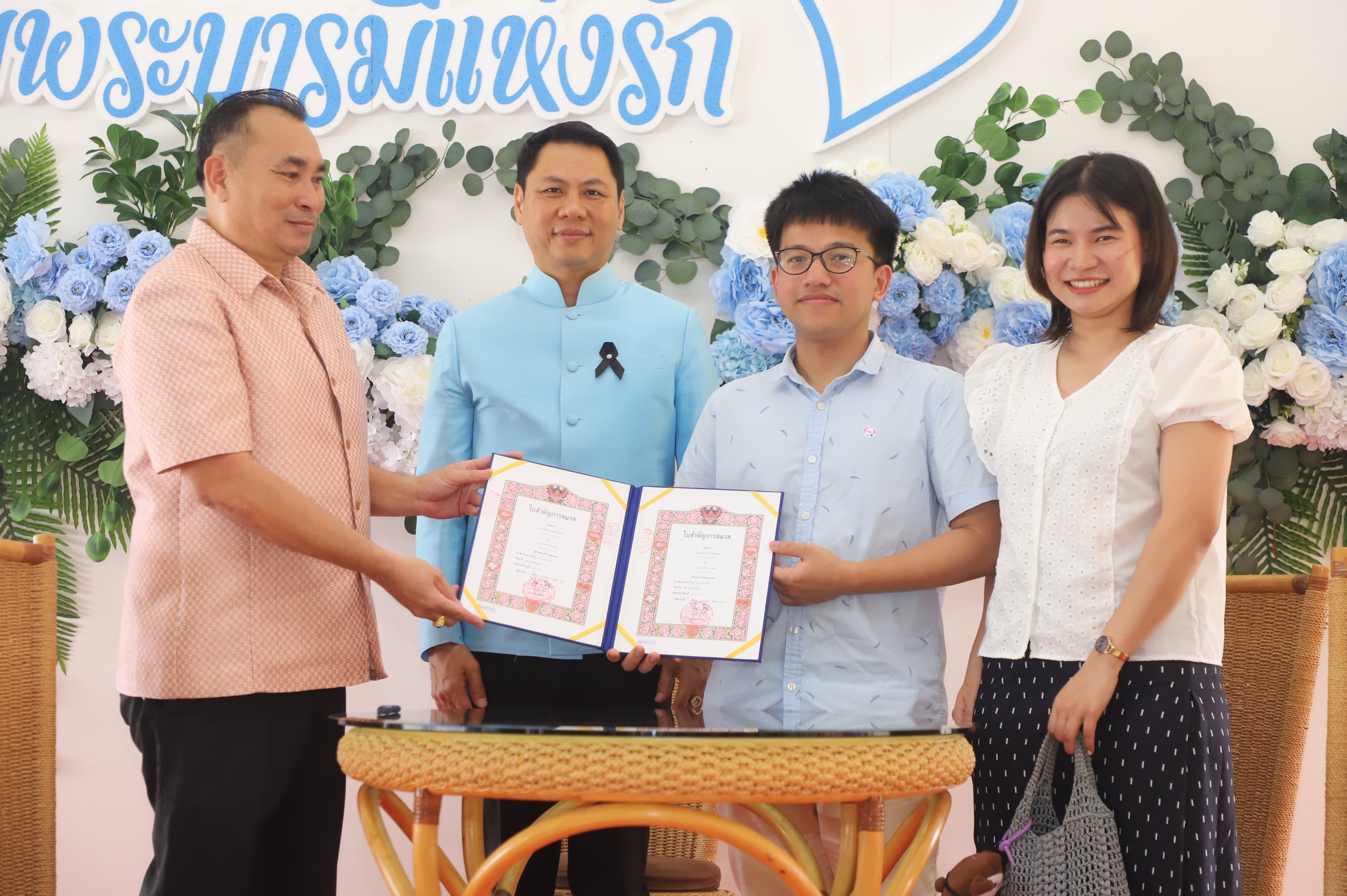 title - มากกว่าความรักระหว่างคู่ครอง คือความรักต่อปวงชน ส.ป.ก. จัดงาน “รักแห่งศิลป์ รักแห่งแผ่นดิน” พลังแห่งศิลปะที่เชื่อมโยงสถาบันและประชาชน